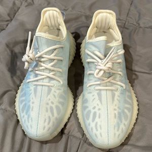 Yeezy Boost 350 V2